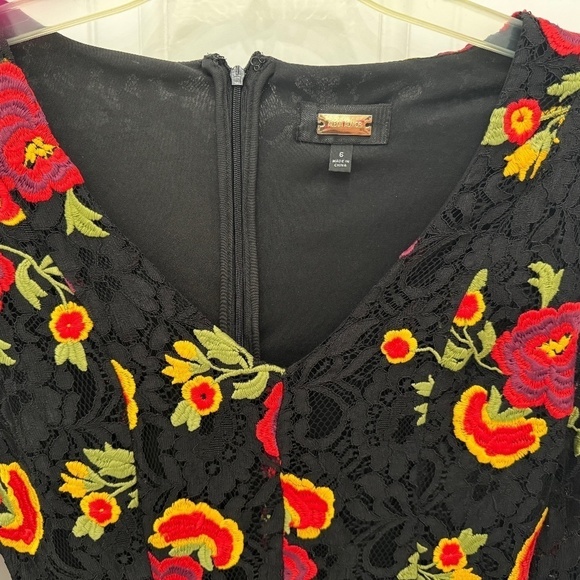 Alexia Admor Dress **size 6** LACE Black/red/floral VERY Good condition - Picture 6 of 6